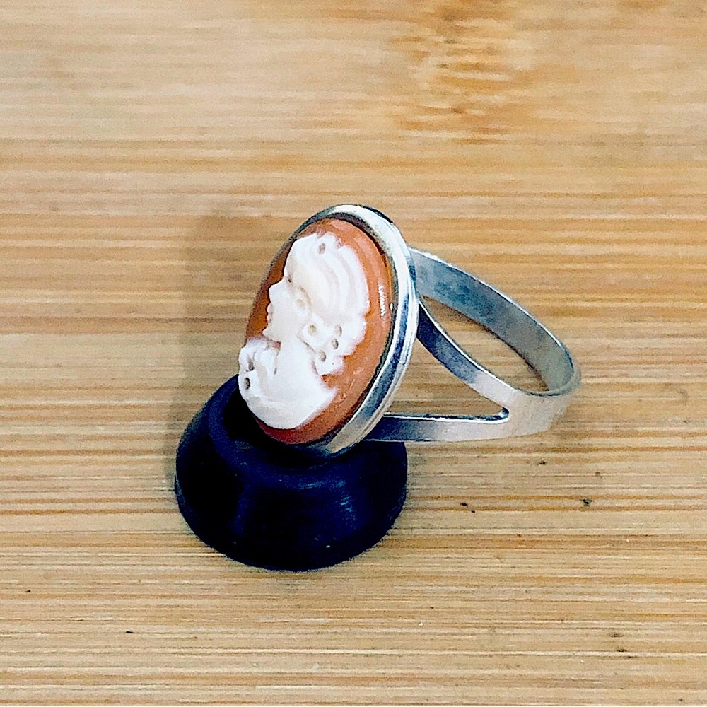 $62  Hand Carved Cameo Estate Ring  Size 8 & 1/4  Marked 800 * 454 NA